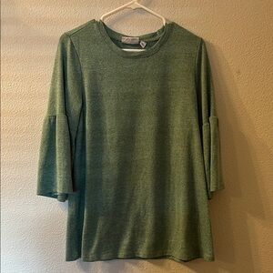 D&Co lantern sleeve top size small